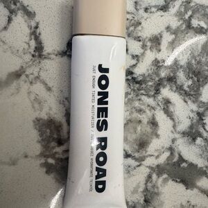 Jones Road Just Enough Tinted Moisturizer - Beige used only 2x full bottle